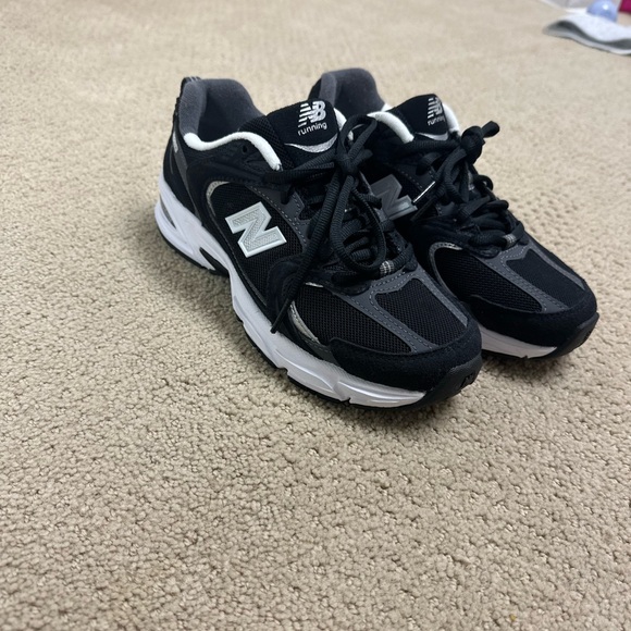 New Balance 530 Black and Gray Sneakers - Picture 4 of 8